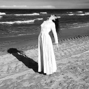 j-etais-une-jeune-fille-un-rito-di-iniziazione-